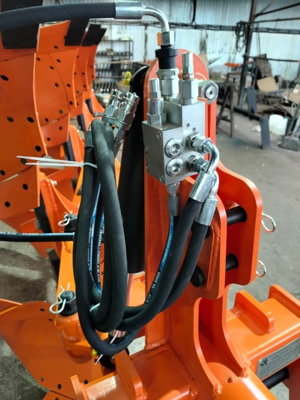 Плуг навесной оборотный 3/35+1 купить в Ростове-на-Дону – «БДН-АгроКубань», 3